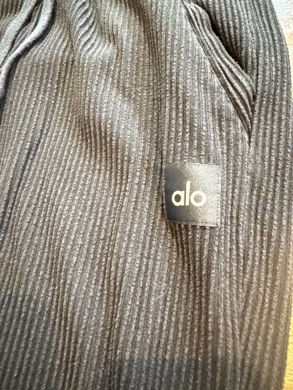 Alo Yoga Black Ribbed Knit Tapered Jogger Sweatpants - Picture 3 of 9